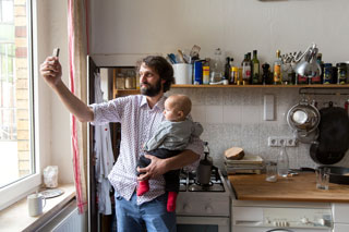 GettyImages-571493635.jpg Man and kid taking selfie